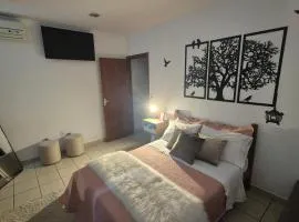Suite climatizada, ao lado da praca principal