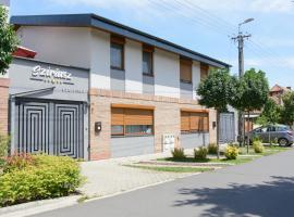 Szíriusz Apartmanház, place to stay in Gyula