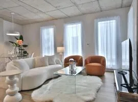 Stunning 2 BR condo in MTL OLd Port