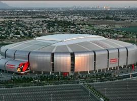 Executive Retreat near State Farm Stadium, Hotel in Glendale