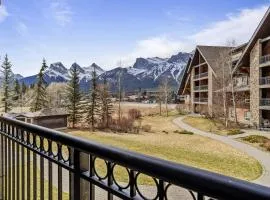G222 Family Fun- MTN View Stay, Water slide, Pool, Hot Tub, Free Parking
