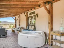 Navigate Stays Pioneertown Retreat w Hot Tub