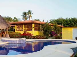 Cheerful 3 bedroom countryside Villa with pool, Hotel in Río Grande