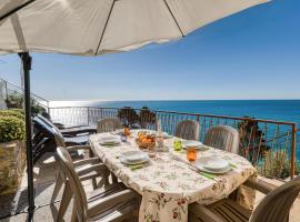 2 Bedroom Awesome Home In Cipressa, hotel a Cipressa