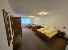 Pension Hauber - Kirschtortenzimmer mit Balkon