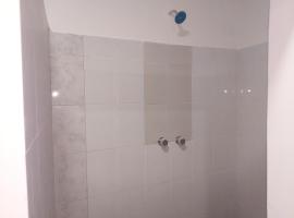 2 recámaras entrada independiente todos los servicios, Hotel in Aguascalientes