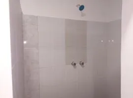 2 recámaras entrada independiente todos los servicios