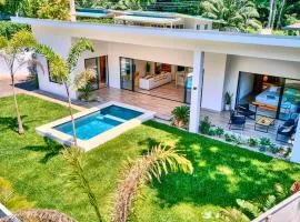 Wonderful Villa with a Pool near the Beach