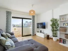 Central Olhão, 2min Island Ferry, Pool, Free Parking