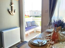 Big Boss Caravan-Camber Sands,Sleep 8, Free Wi-Fi, Netflix, Parking, hotel in Camber