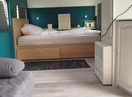 Wohnwagen auf Tierschutz Landhof inmitten der Natur, campsite in Selmsdorf