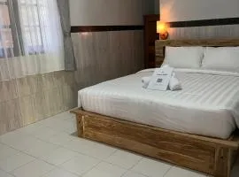 D nux House