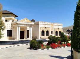 منتجع وفيلا تل الرمان, hotel v destinaci Ar Rummān