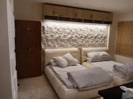 الجناح الملكي بالعالمين شامله الأكوا بارك مجانا, sme&scaron;taj sa kuhinjom u gradu El Alamein