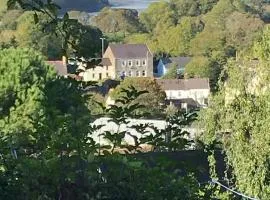 Bryntivy - a cheerful stone cottage close to beach