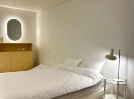Momo House, hotel sa Gimhae
