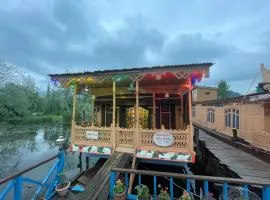 Houseboat Zaindari Palace