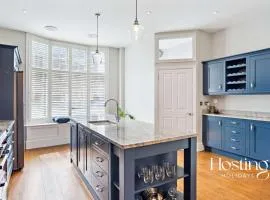 Sapphire House - Newly Renovated 3-Bedroom Home