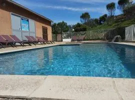 Maison de vacances dans les hauteurs de Salavas