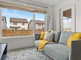 2 Bedroom walkout basement suite, hotel in Okotoks