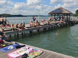 Domek w Bogaczewie nad jeziorem Narie, hotel en Bogaczewo