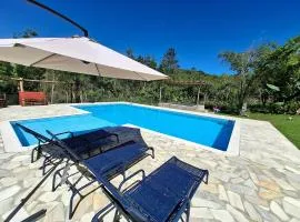Chácara aconchegante com piscina e lazer LT0061