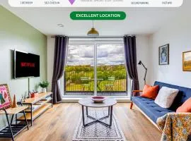Penthouse Apartment - City Centre - Secure Parking, Balcony, Self-Check-In, Fast Wifi and Smart TV with Netflix by Yoko Property