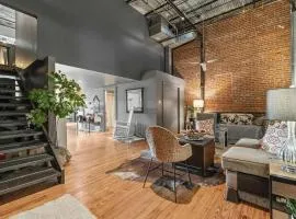 The Buchanan Loft - Modern Comfort Meets Downtown Charm