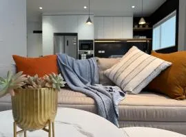 Elegant Newly Built Home for Perfect Stay Close to the Airport and City Centre