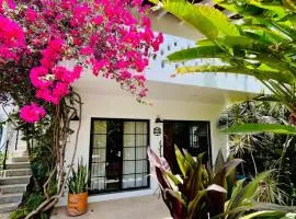 Queen Bed, Full Kitchen, Air Conditioning, Pool, Fast Wifi - Mar at Casa Calavera