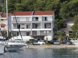 Apartments and rooms by the sea Kukljica, Ugljan - 24327, ξενώνας σε Kukljica