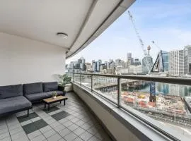 Darling Harbour Views 2BR 2Bath, Pool, Parking, Spa & Gym