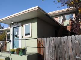 Base Camp Anchorage Hostel, hotel near Ted Stevens Anchorage International Airport - ANC, 