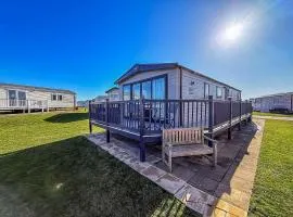 Luxury Lodge With Stunning Full Sea Views At Hopton Ref 80010W
