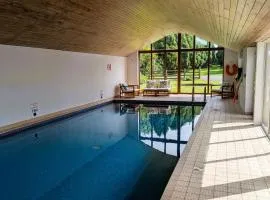 Laurel - pet-friendly cottage with indoor pool, hot tub & panoramic Snowdonia views