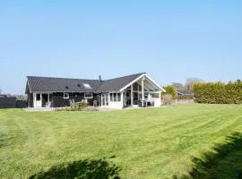 3 Bedroom Stunning Home In Stege