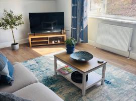 Ideal Contractor Business & Family Friendly 2-Bed Apartment Quiet & Spotless with Fast WiFi Large Screen Smart TV, отель в городе Уэйкфилд