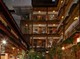 Frigga Café Snow Mountain View, hotel in Lijiang