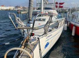 Veludstyret båd, med indbygget varme og gratis Wifi, hotel v destinaci Fåborg