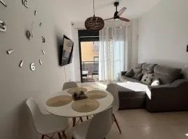 Apartamento con piscina ,parking y aire acondicionado
