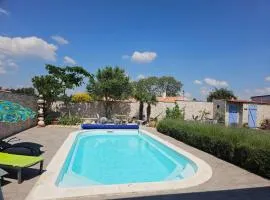 maison piscine clos ,wifi, 2 chambres près de la mer