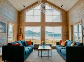 Spacious, modern cabin Ramberg Lofoten