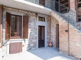 La Corte Rooms and Home Restaurant - free parking - 10 minutes to the lake and centre