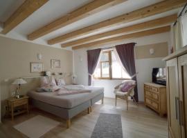 Landgut Seebühne - Apartment mit Seeblick im Steigerwald, Hotel in Vestenbergsgreuth