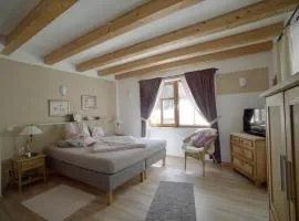 Landgut Seebühne - Apartment mit Seeblick im Steigerwald