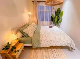 Madison Park Apartment HOMEY by Host Jess