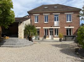 Family home with spa near Chantilly Paris, hôtel spa à Angy