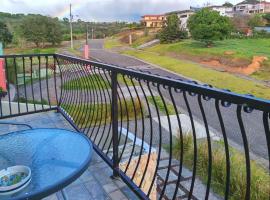 Private rooms in a house by San Jose airport and on the way to Poas volcano, hotell sihtkohas Alajuela