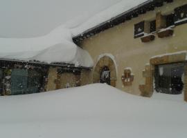 Posada Rural Lindos Sueños, ski resort in La Lomba