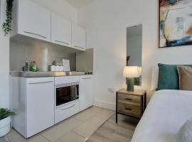 Aylward queen street apartments S16 near Gunwharf Quays, מלון בפורטסמות'